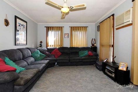 Property photo of 2 David Avenue Cranbourne VIC 3977