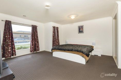 Property photo of 43 Malua Circuit Sandhurst VIC 3977