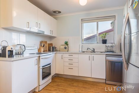 35 Knaggs Cres, Page, ACT 2614