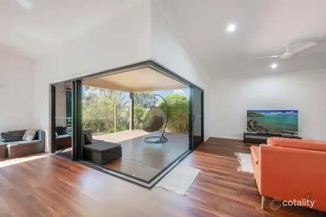 Property photo of 5 McCallum Close Coral Cove QLD 4670