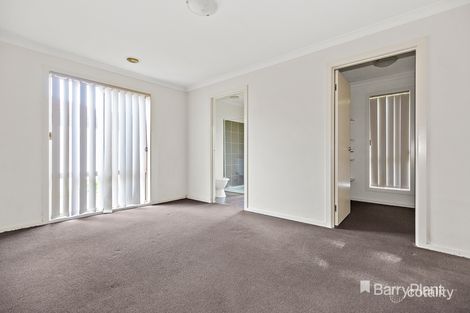 Property photo of 41 Wakenshaw Crescent Pakenham VIC 3810