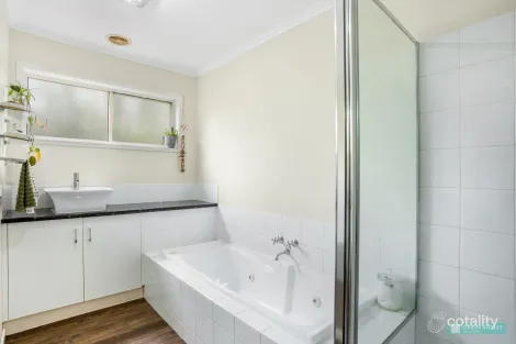 Property photo of 14 Lukin Crescent Kangaroo Flat VIC 3555