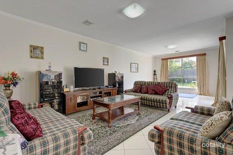 Property photo of 31 Huntingtower Crescent Mount Waverley VIC 3149