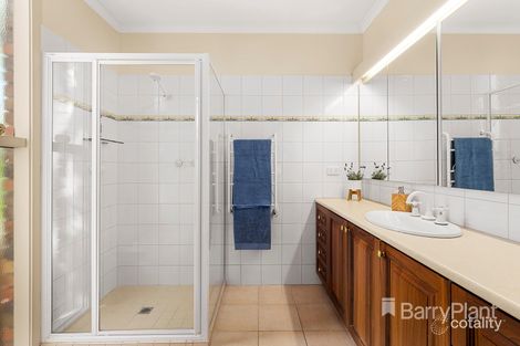 Property photo of 5 Loomai Close Greensborough VIC 3088