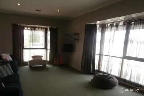 Property photo of 8 Sky Court Werribee VIC 3030