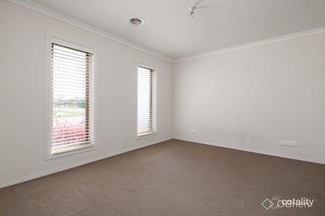 Property photo of 18 Macadamia Street Pakenham VIC 3810