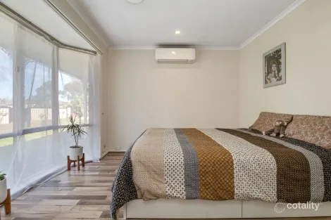 Property photo of 2 Elda Court Cranbourne North VIC 3977