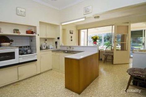 Property photo of 12 St Hubert Road Ivanhoe East VIC 3079