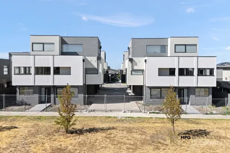 3/3 Orbit Walk, Roxburgh Park, VIC 3064