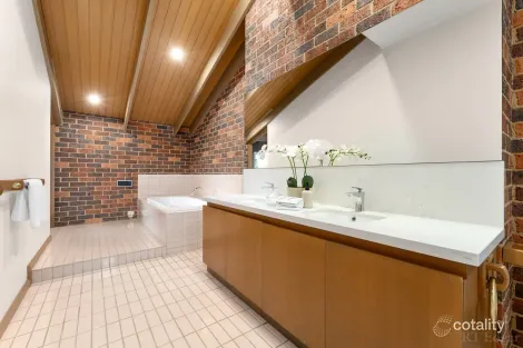 Property photo of 144 Winmalee Road Balwyn VIC 3103