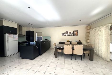 Property photo of 37 Hoxton Crescent Craigieburn VIC 3064