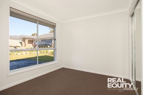 Property photo of 10 McCabe Place Rosemeadow NSW 2560