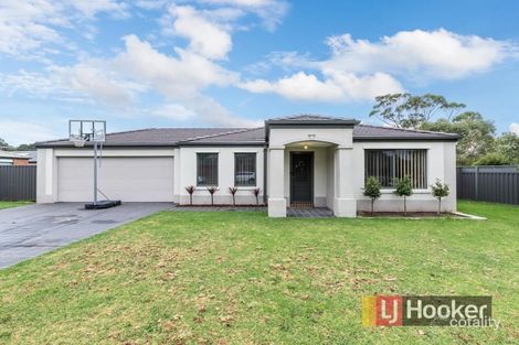 Property photo of 3 Chestnut Chase Pakenham VIC 3810