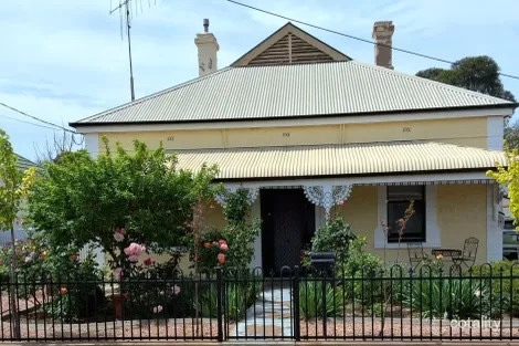 24 Fourth St, Quorn, SA 5433