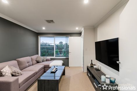 Property photo of 15 Paroo Way Wandi WA 6167