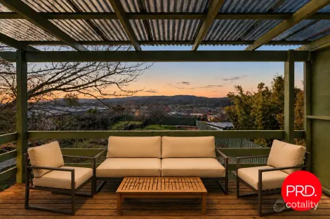 Property photo of 6 Atholbar Way Karabar NSW 2620