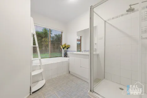 Property photo of 95 The Promenade Narre Warren South VIC 3805