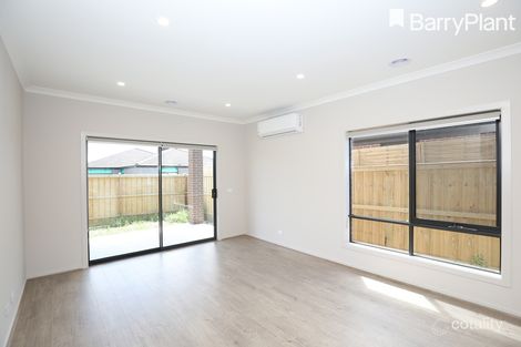 Property photo of 13 Bonfire Way Cranbourne South VIC 3977