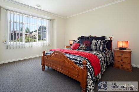 Property photo of 15 Rivendale Crescent Drouin VIC 3818