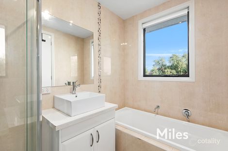 Property photo of 2/104 Hawker Street Ivanhoe VIC 3079