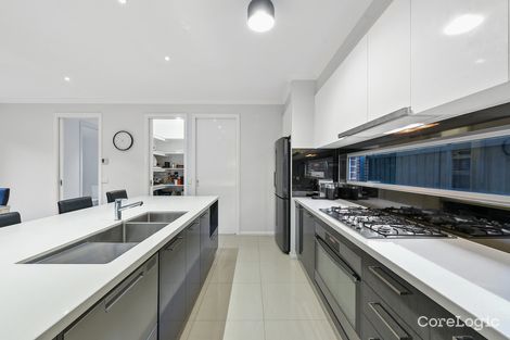 Property photo of 5 Deegan Way Cranbourne East VIC 3977