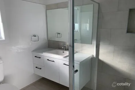 Property photo of 2/8 Wylie Court Boorooma NSW 2650