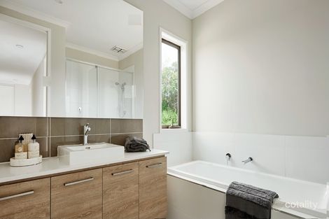 Property photo of 5 Landor Way Craigieburn VIC 3064