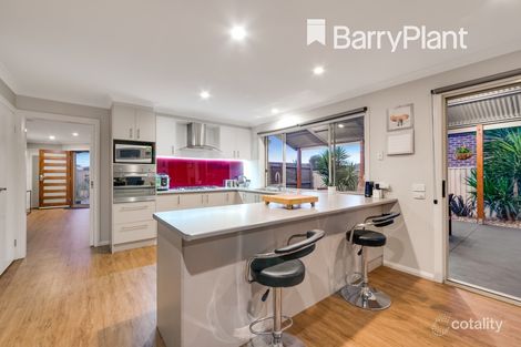 Property photo of 12 Delft Place Pakenham VIC 3810