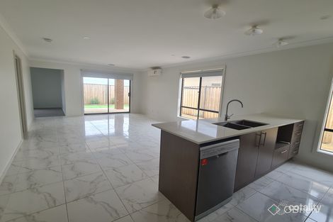 Property photo of 13 Roaming Drive Fraser Rise VIC 3336