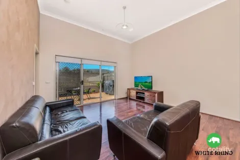 Property photo of 2/6 Doeberl Place Karabar NSW 2620