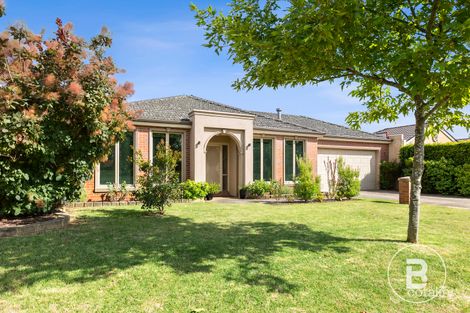 76 Stirling Dr, Lake Gardens, VIC 3355