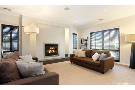 Property photo of 11 Feathery Grove Sandhurst VIC 3977