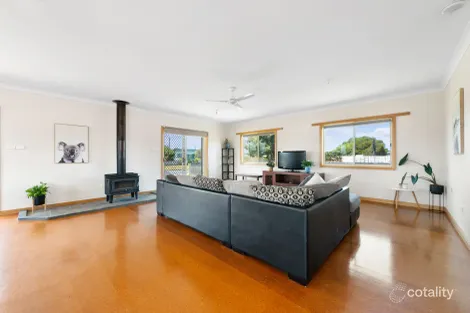 Property photo of 12 Centre Road Seaspray VIC 3851