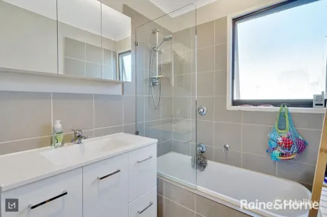 Property photo of 2 Macarthur Drive Cranbourne VIC 3977