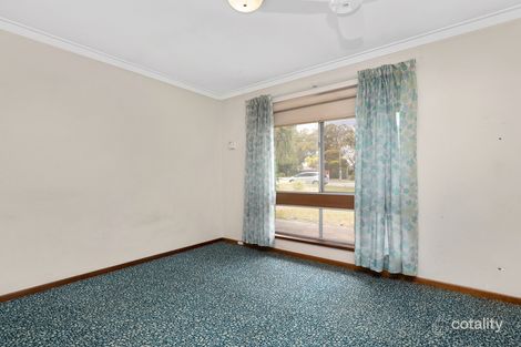 Property photo of 4 Lovett Place Queens Park WA 6107