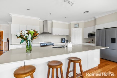 Property photo of 17 Robindale Court Robin Hill NSW 2795
