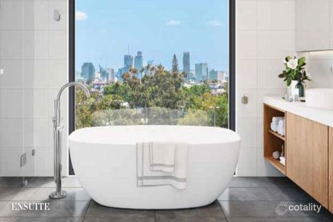 Property photo of 914 Wynnum Road Cannon Hill QLD 4170