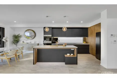 Property photo of 1A Winterhaven Key Broadbeach Waters QLD 4218