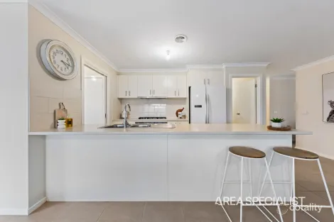 Property photo of 41 Meadowlea Crescent Pakenham VIC 3810