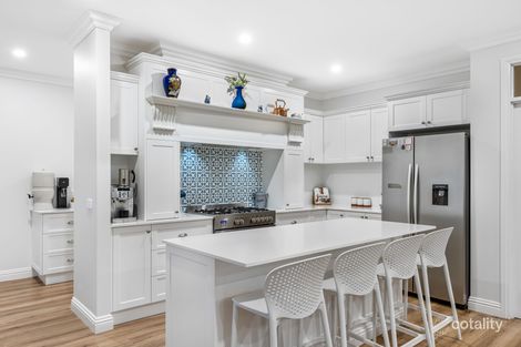 Property photo of 10 Oreti Court Garfield VIC 3814