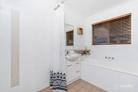 Property photo of 9 Burke Court Urraween QLD 4655