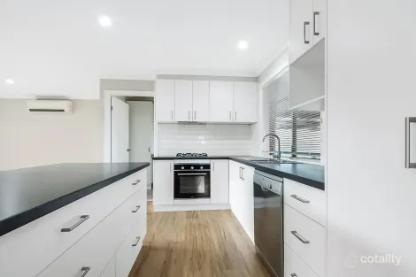Property photo of 2 Eucalypt Court Thurgoona NSW 2640
