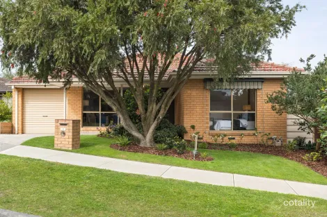 Property photo of 9 Heard Close Berwick VIC 3806