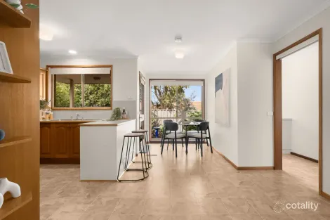Property photo of 9 Heard Close Berwick VIC 3806