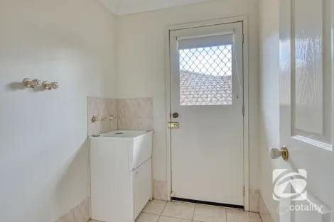 Property photo of 6 Kirrilee Court Berwick VIC 3806
