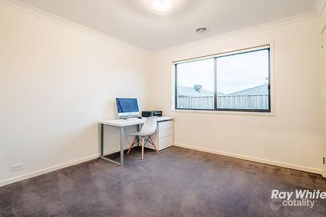 Property photo of 8 Hassett Lane Cranbourne West VIC 3977