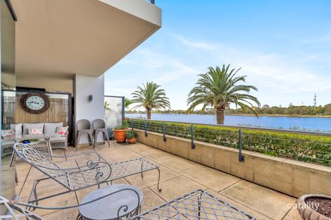 E2/70-72 Canning Beach Rd, Applecross, WA 6153