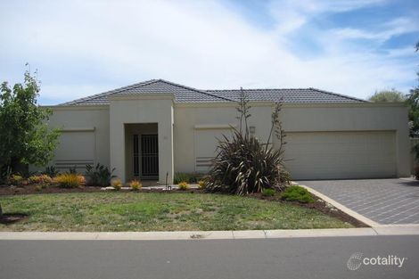 15 Risley Cl, Caroline Springs, VIC 3023