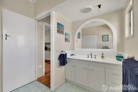 Property photo of 4 Vernon Ipswich QLD 4305