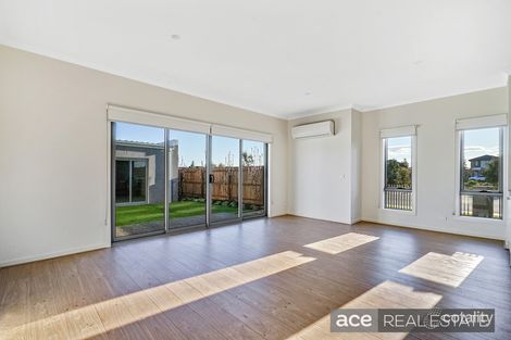 Property photo of 2 Pendant Walk Truganina VIC 3029